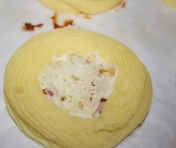Картофельное гнездо под сыром