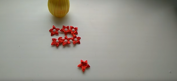 Как сделать цветок «канзаши»: этап 5