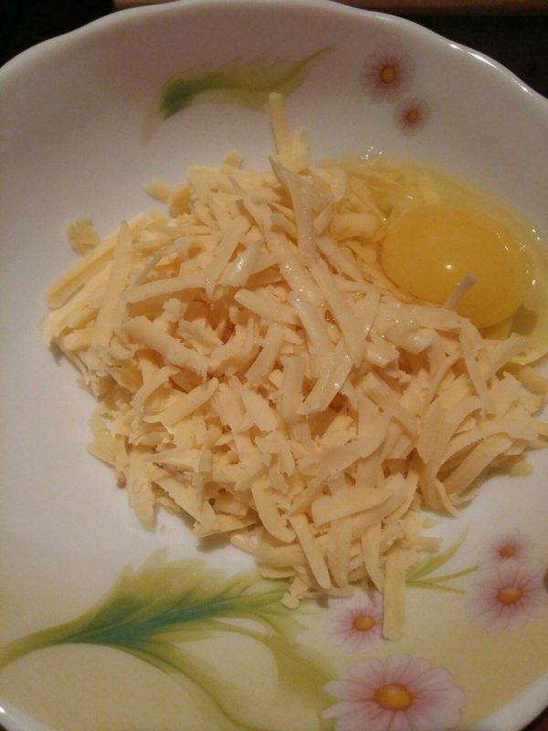 Сыр, яйцо и сливки