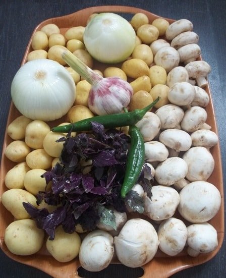 Картофель, грибы, лук,зелень