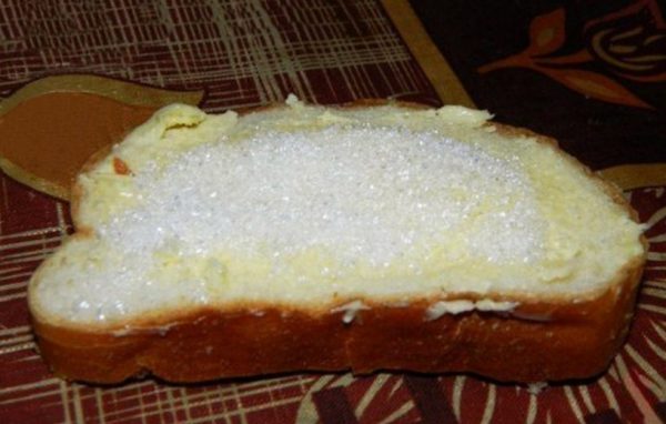 Хлеб с маслом и сахаром
