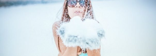 девушка в снегу