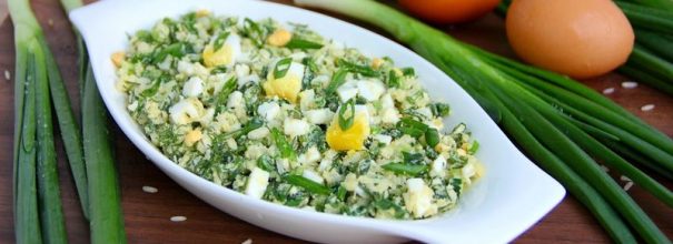 Яркий салат из яиц и зелёного лука дарит весеннее настроение и заряд бодрости