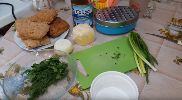 Как приготовить бутерброд с сайрой (рецепт 1): продукты