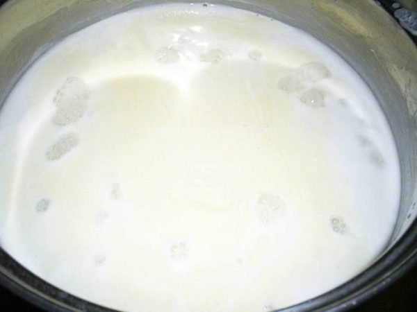 Кипячение молока с сахаром