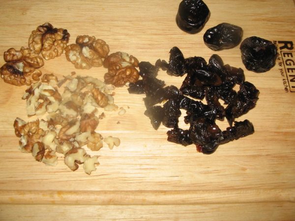 Чернослив и орехи