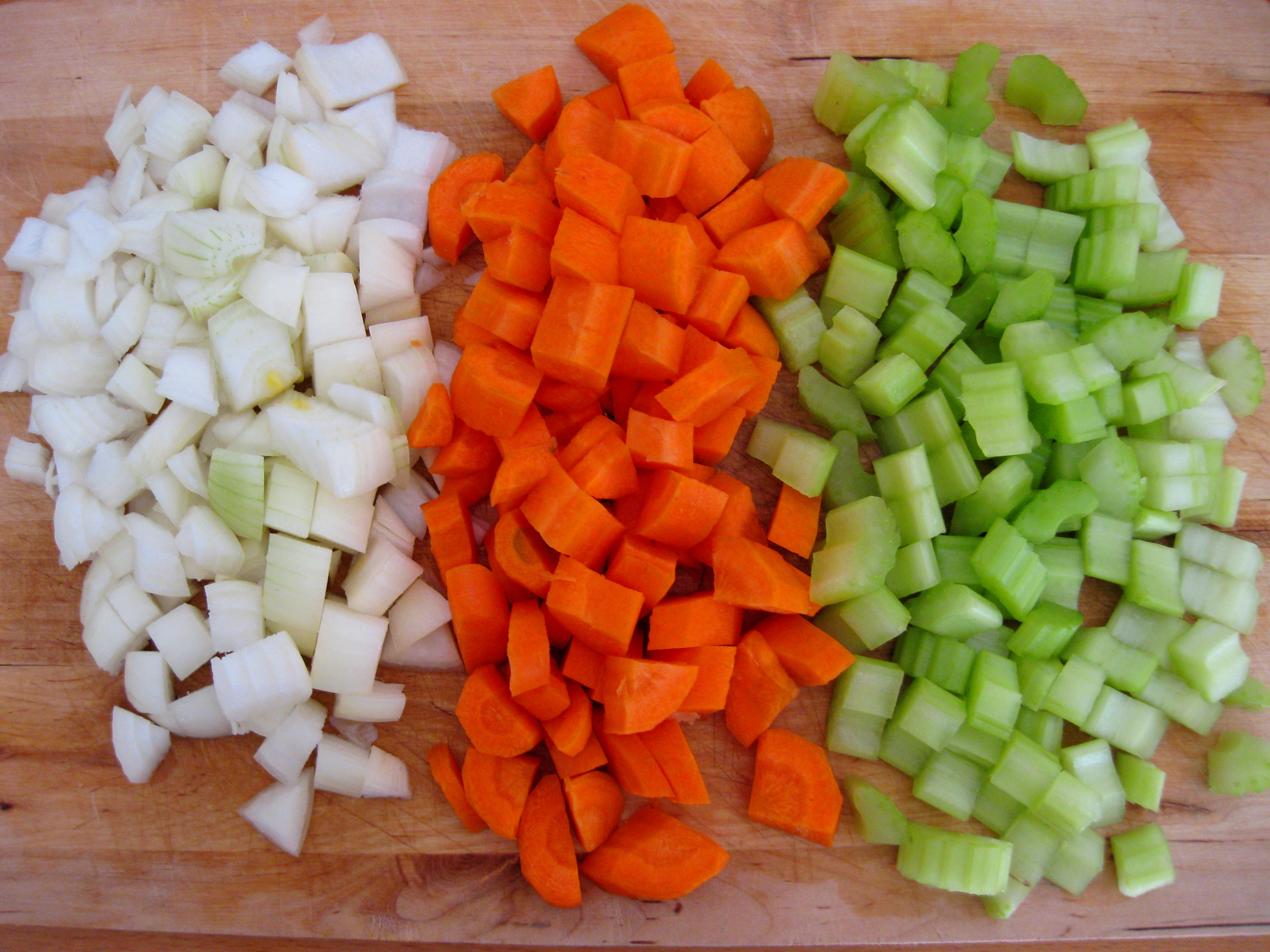 Нарезанные овощи. Овощи порезанные кубиками. Овощи нарезанные ломтиками. Нарезка кубиками.