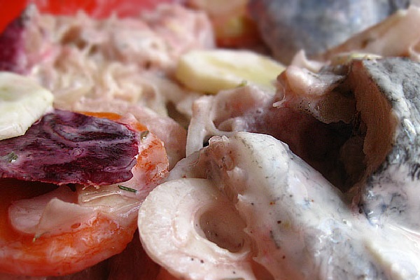 Рыба и овощи в соусе