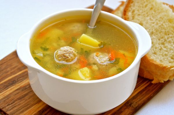 Суп с фрикадельками и вермишелью