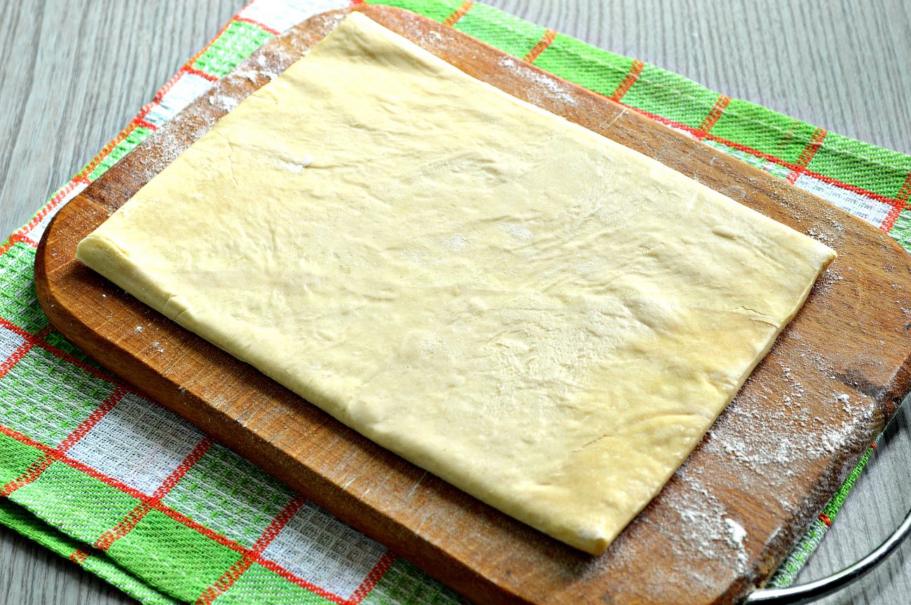 Слоёное тесто на сковороде
