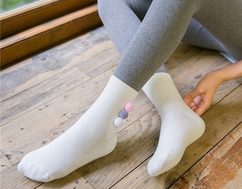 Белые носки красивое